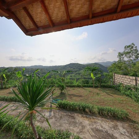 Ayu Hill Bungalows Toyapakeh Exterior photo
