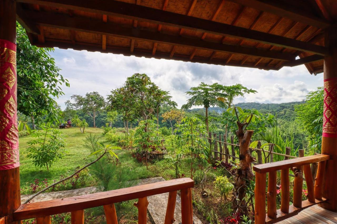 Ayu Hill Bungalows Toyapakeh Exterior photo