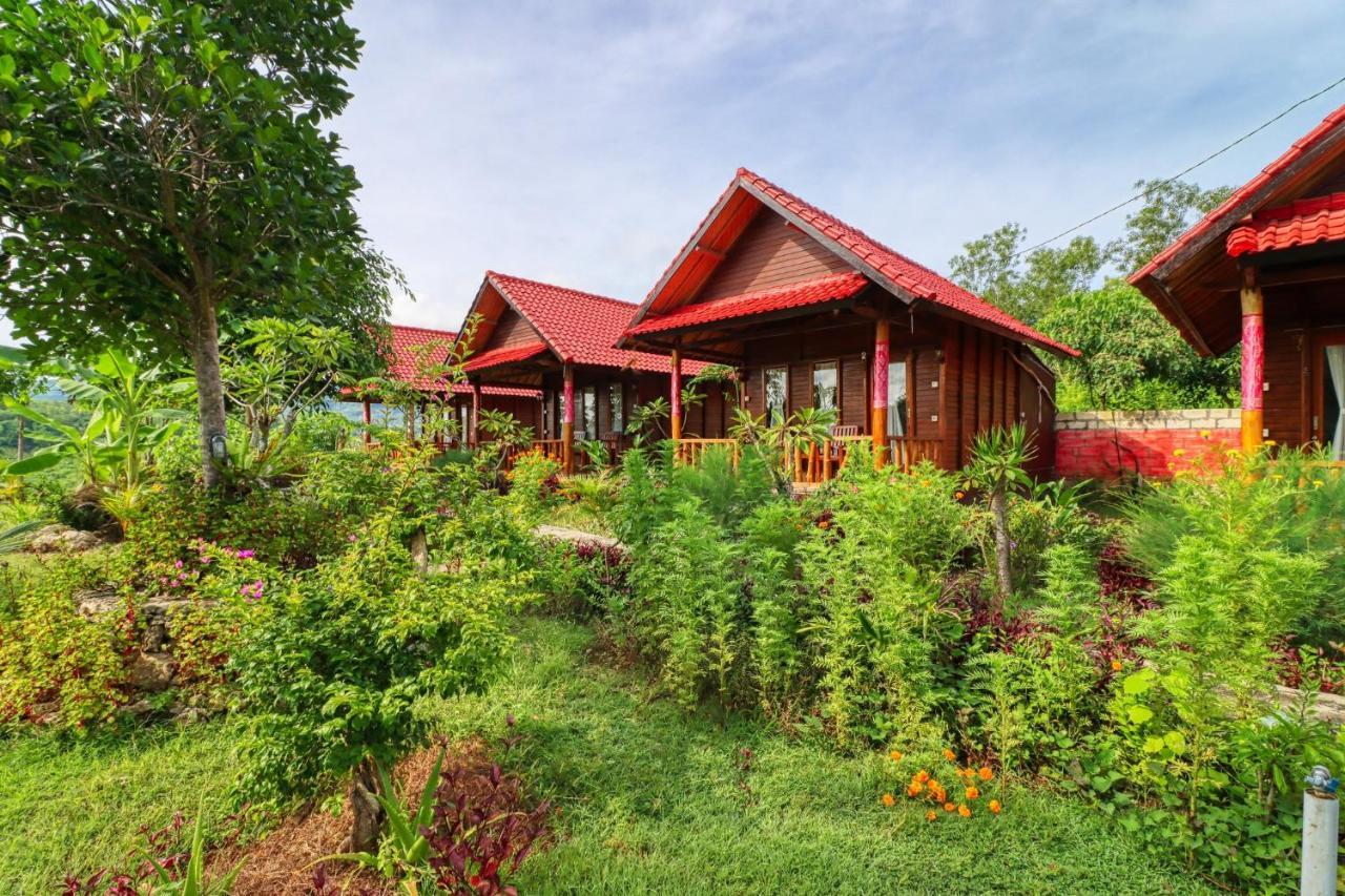 Ayu Hill Bungalows Toyapakeh Exterior photo