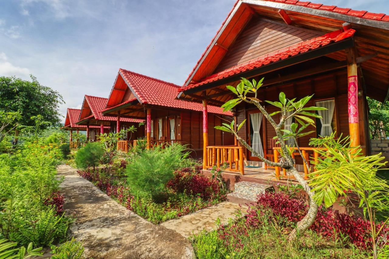 Ayu Hill Bungalows Toyapakeh Exterior photo