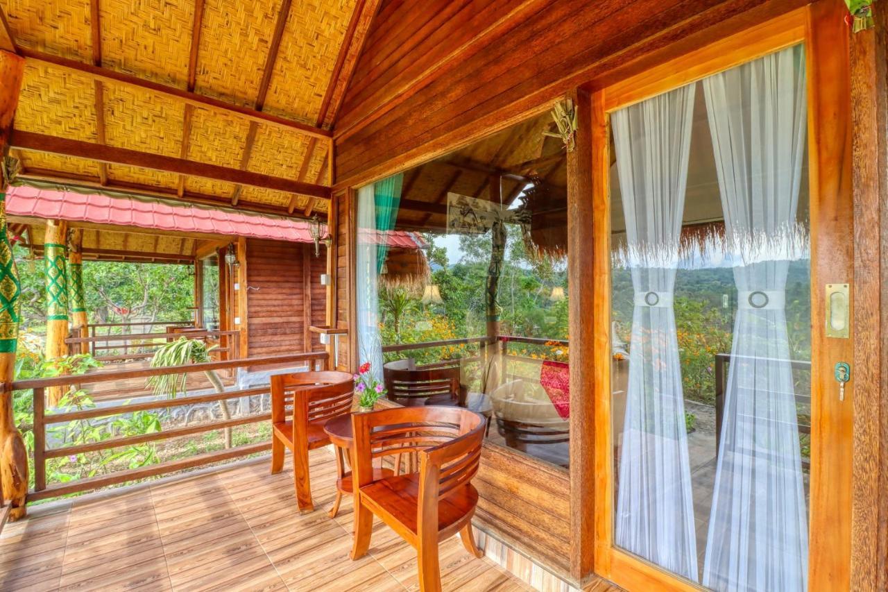 Ayu Hill Bungalows Toyapakeh Exterior photo
