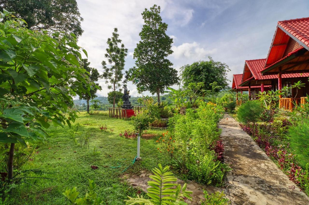 Ayu Hill Bungalows Toyapakeh Exterior photo