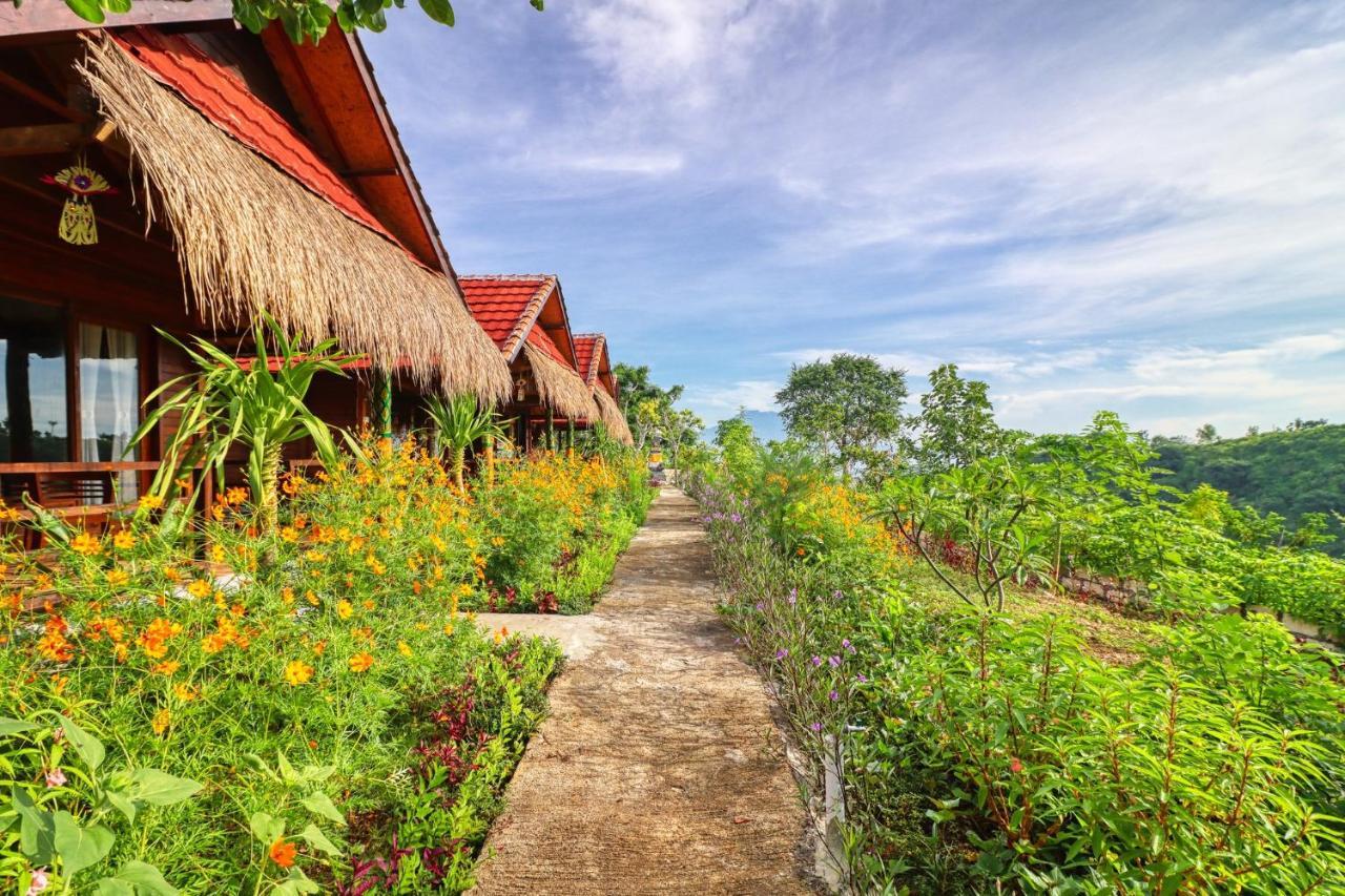 Ayu Hill Bungalows Toyapakeh Exterior photo